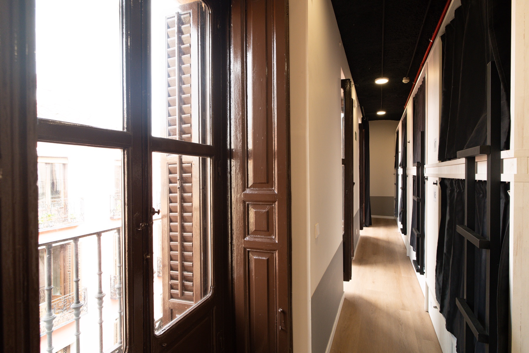 Fourteen-bed shared room next to the balconies